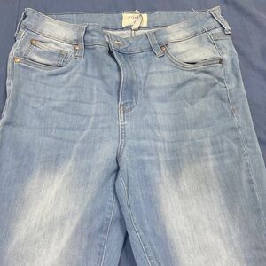 Women celebrity pink  jean in size 11/30